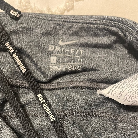 NIKE DriFit Capri Leggings - Picture 5 of 6